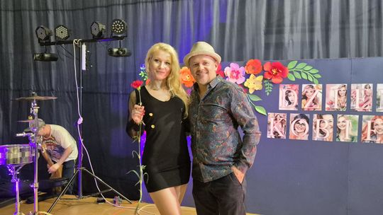 Dzień Kobiet w Siedliszczu. Były goździki i koncert K.A.S.A. [GALERIA ZDJĘĆ]