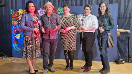 Dzień Kobiet w Siedliszczu. Były goździki i koncert K.A.S.A. [GALERIA ZDJĘĆ]