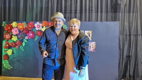 Dzień Kobiet w Siedliszczu. Były goździki i koncert K.A.S.A. [GALERIA ZDJĘĆ]