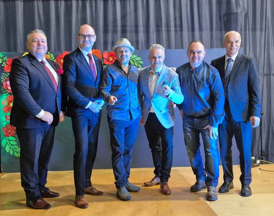 Dzień Kobiet w Siedliszczu. Były goździki i koncert K.A.S.A. [GALERIA ZDJĘĆ]