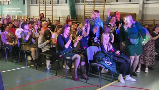 Dzień Kobiet w Siedliszczu. Były goździki i koncert K.A.S.A. [GALERIA ZDJĘĆ]