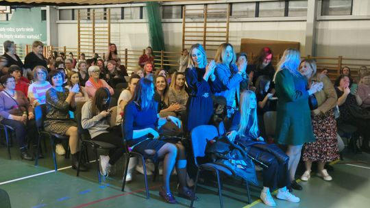 Dzień Kobiet w Siedliszczu. Były goździki i koncert K.A.S.A. [GALERIA ZDJĘĆ]