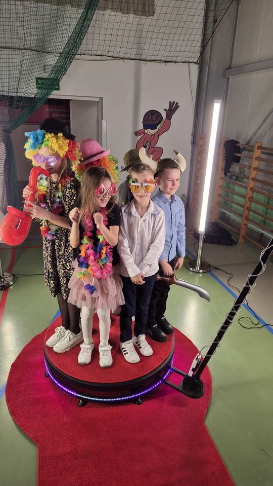 Dzień Kobiet w Siedliszczu. Były goździki i koncert K.A.S.A. [GALERIA ZDJĘĆ]