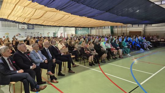 Dzień Kobiet w Siedliszczu. Były goździki i koncert K.A.S.A. [GALERIA ZDJĘĆ]