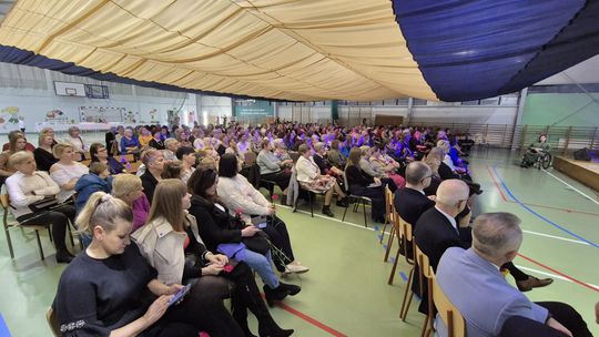 Dzień Kobiet w Siedliszczu. Były goździki i koncert K.A.S.A. [GALERIA ZDJĘĆ]