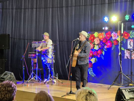 Dzień Kobiet w Siedliszczu. Były goździki i koncert K.A.S.A. [GALERIA ZDJĘĆ]