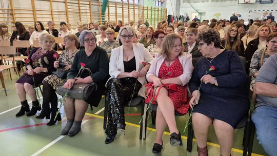 Dzień Kobiet w Siedliszczu. Były goździki i koncert K.A.S.A. [GALERIA ZDJĘĆ]