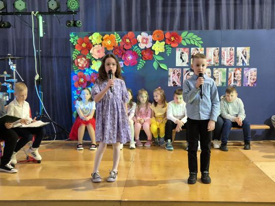 Dzień Kobiet w Siedliszczu. Były goździki i koncert K.A.S.A. [GALERIA ZDJĘĆ]