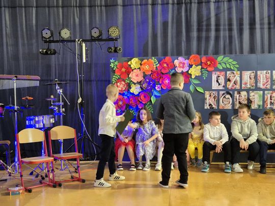 Dzień Kobiet w Siedliszczu. Były goździki i koncert K.A.S.A. [GALERIA ZDJĘĆ]