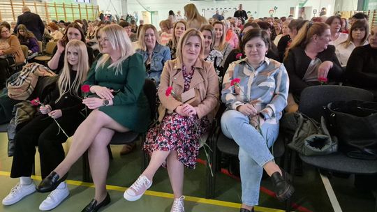 Dzień Kobiet w Siedliszczu. Były goździki i koncert K.A.S.A. [GALERIA ZDJĘĆ]