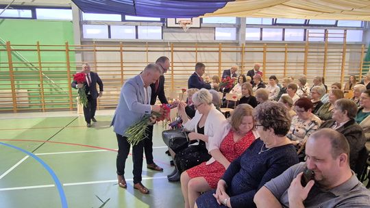 Dzień Kobiet w Siedliszczu. Były goździki i koncert K.A.S.A. [GALERIA ZDJĘĆ]