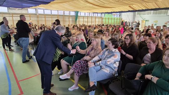 Dzień Kobiet w Siedliszczu. Były goździki i koncert K.A.S.A. [GALERIA ZDJĘĆ]