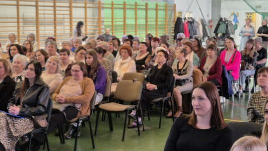 Dzień Kobiet w Siedliszczu. Były goździki i koncert K.A.S.A. [GALERIA ZDJĘĆ]