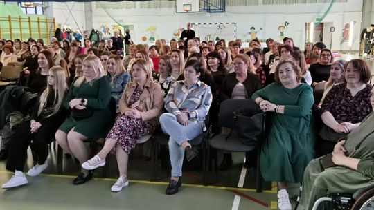 Dzień Kobiet w Siedliszczu. Były goździki i koncert K.A.S.A. [GALERIA ZDJĘĆ]