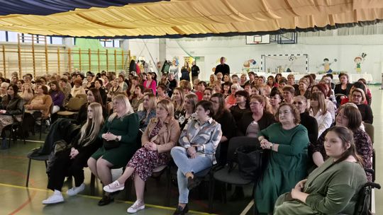 Dzień Kobiet w Siedliszczu. Były goździki i koncert K.A.S.A. [GALERIA ZDJĘĆ]