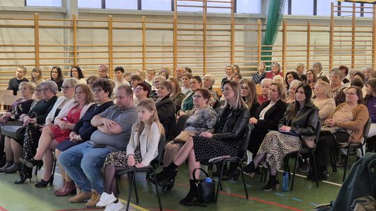 Dzień Kobiet w Siedliszczu. Były goździki i koncert K.A.S.A. [GALERIA ZDJĘĆ]