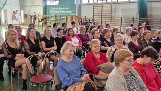 Dzień Kobiet w Siedliszczu. Były goździki i koncert K.A.S.A. [GALERIA ZDJĘĆ]