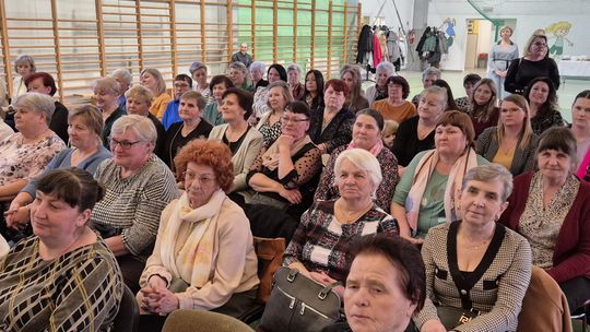 Dzień Kobiet w Siedliszczu. Były goździki i koncert K.A.S.A. [GALERIA ZDJĘĆ]