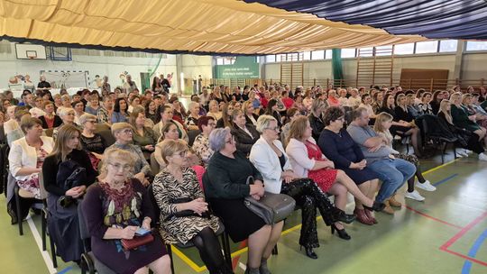 Dzień Kobiet w Siedliszczu. Były goździki i koncert K.A.S.A. [GALERIA ZDJĘĆ]