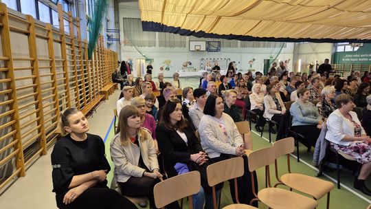 Dzień Kobiet w Siedliszczu. Były goździki i koncert K.A.S.A. [GALERIA ZDJĘĆ]