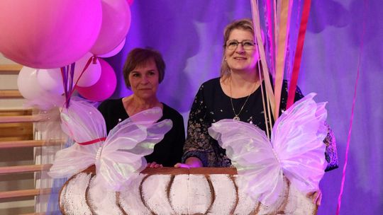 Dzień Kobiet w Leśniowicach. Pani bawiły się z zespołem Cookies Band cz. II [GALERIA ZDJĘĆ]