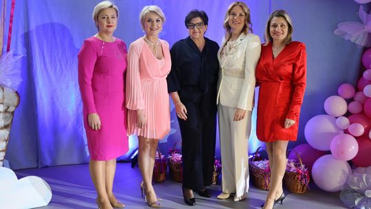 Dzień Kobiet w Leśniowicach. Pani bawiły się z zespołem Cookies Band cz. II [GALERIA ZDJĘĆ]