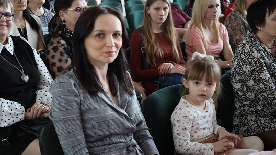 Dzień Kobiet w Leśniowicach. Pani bawiły się z zespołem Cookies Band cz. II [GALERIA ZDJĘĆ]