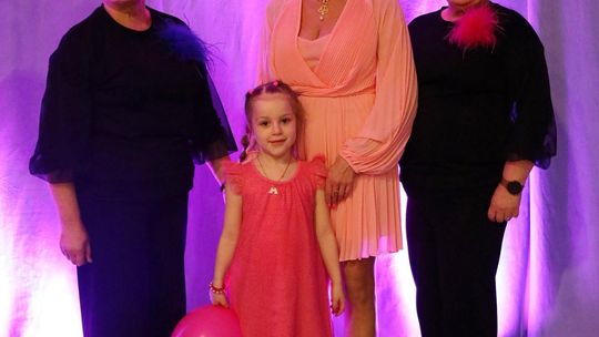 Dzień Kobiet w Leśniowicach. Pani bawiły się z zespołem Cookies Band cz. II [GALERIA ZDJĘĆ]