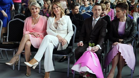 Dzień Kobiet w Leśniowicach. Pani bawiły się z zespołem Cookies Band cz. II [GALERIA ZDJĘĆ]