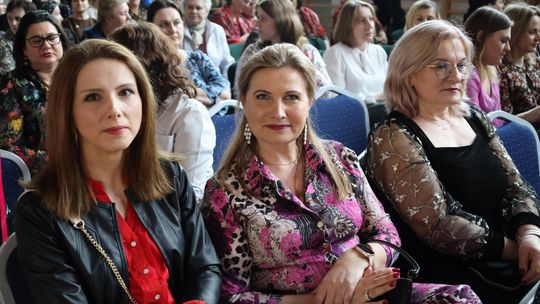 Dzień Kobiet w Leśniowicach. Pani bawiły się z zespołem Cookies Band cz. II [GALERIA ZDJĘĆ]