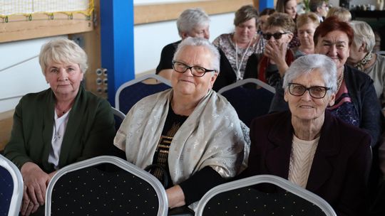 Dzień Kobiet w Leśniowicach. Pani bawiły się z zespołem Cookies Band cz. II [GALERIA ZDJĘĆ]