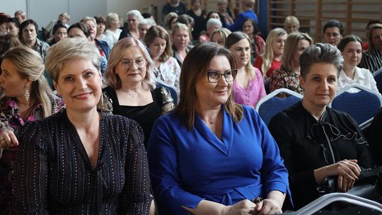 Dzień Kobiet w Leśniowicach. Pani bawiły się z zespołem Cookies Band cz. II [GALERIA ZDJĘĆ]