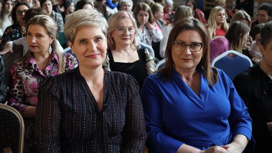 Dzień Kobiet w Leśniowicach. Pani bawiły się z zespołem Cookies Band cz. II [GALERIA ZDJĘĆ]