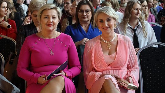 Dzień Kobiet w Leśniowicach. Pani bawiły się z zespołem Cookies Band cz. II [GALERIA ZDJĘĆ]