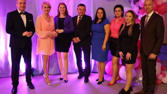 Dzień Kobiet w Leśniowicach. Pani bawiły się z zespołem Cookies Band cz. II [GALERIA ZDJĘĆ]