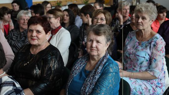 Dzień Kobiet w Leśniowicach. Pani bawiły się z zespołem Cookies Band cz. II [GALERIA ZDJĘĆ]