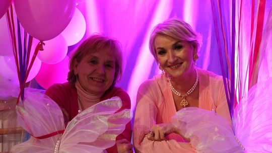 Dzień Kobiet w Leśniowicach. Pani bawiły się z zespołem Cookies Band cz. II [GALERIA ZDJĘĆ]