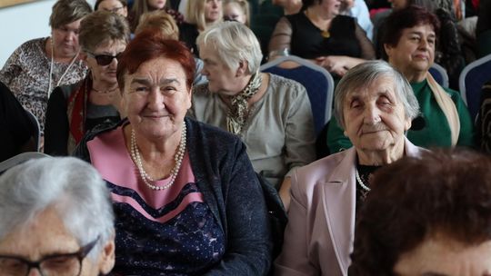 Dzień Kobiet w Leśniowicach. Pani bawiły się z zespołem Cookies Band cz. II [GALERIA ZDJĘĆ]