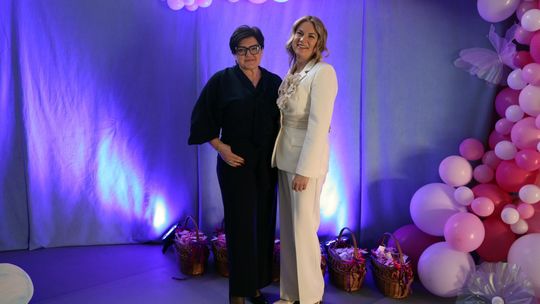 Dzień Kobiet w Leśniowicach. Pani bawiły się z zespołem Cookies Band cz. II [GALERIA ZDJĘĆ]