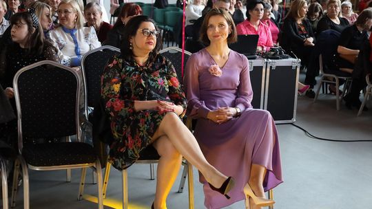 Dzień Kobiet w Leśniowicach. Pani bawiły się z zespołem Cookies Band cz. II [GALERIA ZDJĘĆ]