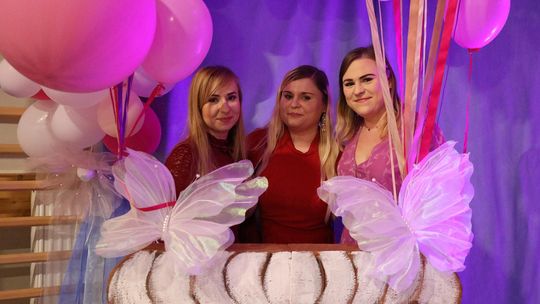 Dzień Kobiet w Leśniowicach. Pani bawiły się z zespołem Cookies Band cz. II [GALERIA ZDJĘĆ]