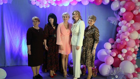 Dzień Kobiet w Leśniowicach. Pani bawiły się z zespołem Cookies Band cz. II [GALERIA ZDJĘĆ]