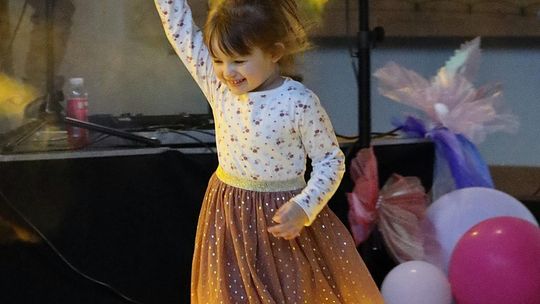 Dzień Kobiet w Leśniowicach. Pani bawiły się z zespołem Cookies Band cz. II [GALERIA ZDJĘĆ]