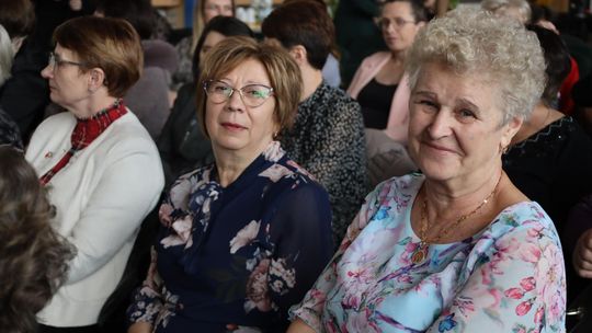 Dzień Kobiet w Leśniowicach. Pani bawiły się z zespołem Cookies Band cz. II [GALERIA ZDJĘĆ]