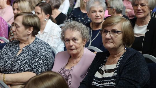 Dzień Kobiet w Leśniowicach. Pani bawiły się z zespołem Cookies Band cz. II [GALERIA ZDJĘĆ]