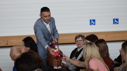 Dzień Kobiet w Leśniowicach. Pani bawiły się z zespołem Cookies Band cz. II [GALERIA ZDJĘĆ]