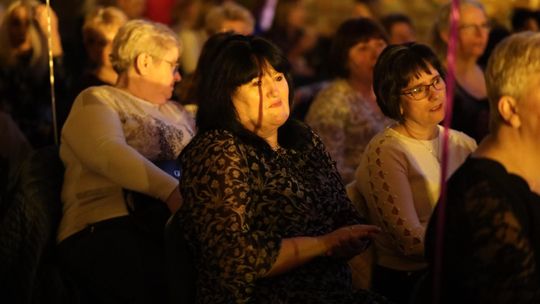 Dzień Kobiet w Leśniowicach. Pani bawiły się z zespołem Cookies Band cz. II [GALERIA ZDJĘĆ]