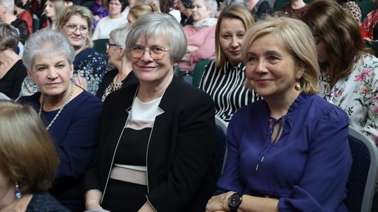 Dzień Kobiet w Leśniowicach. Pani bawiły się z zespołem Cookies Band cz. II [GALERIA ZDJĘĆ]