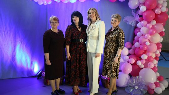 Dzień Kobiet w Leśniowicach. Pani bawiły się z zespołem Cookies Band cz. II [GALERIA ZDJĘĆ]