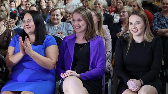 Dzień Kobiet w Leśniowicach. Pani bawiły się z zespołem Cookies Band cz. II [GALERIA ZDJĘĆ]